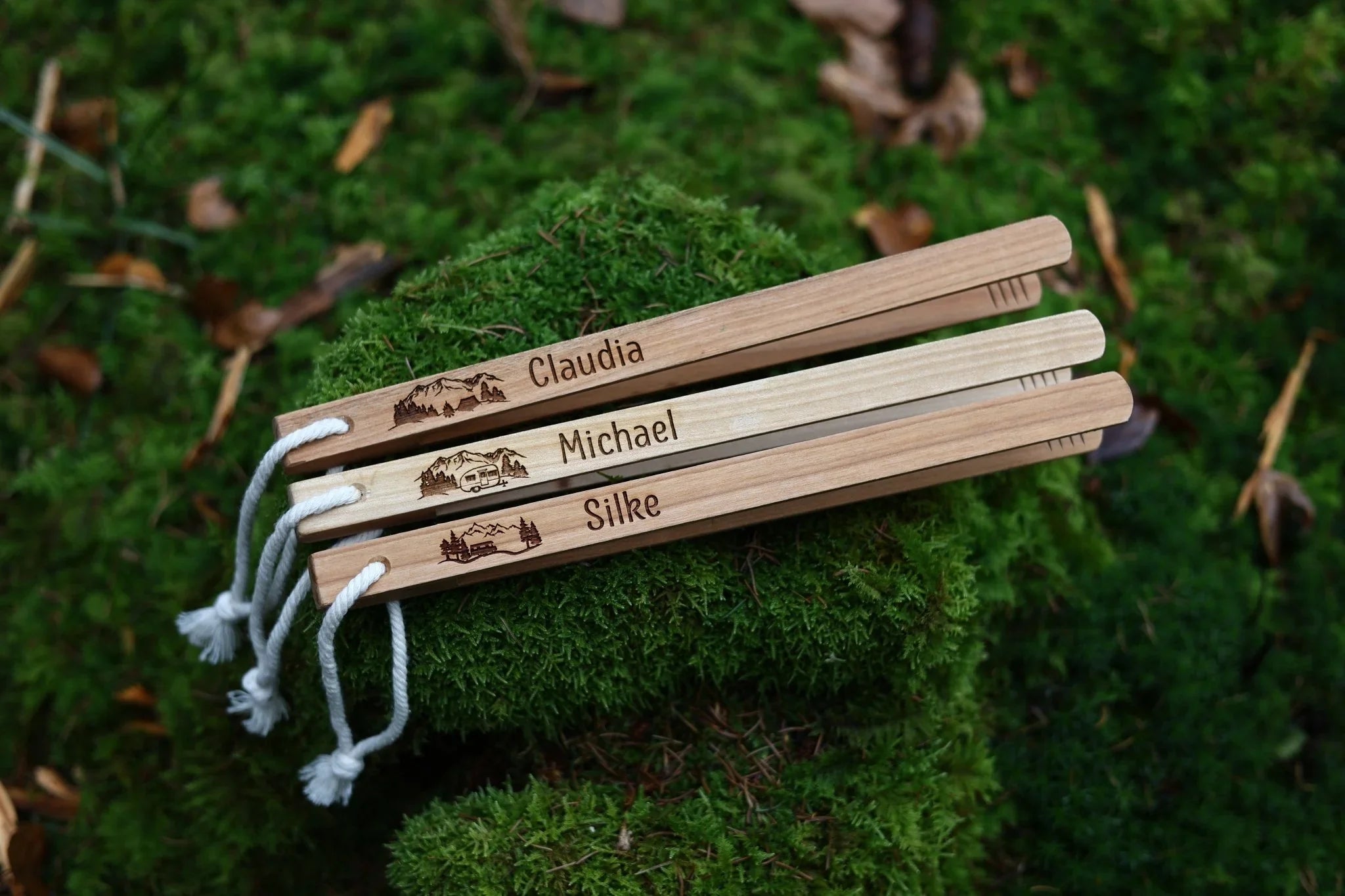 geschenk camping Grillzange Camping – personalisiertes Geschenk Holz