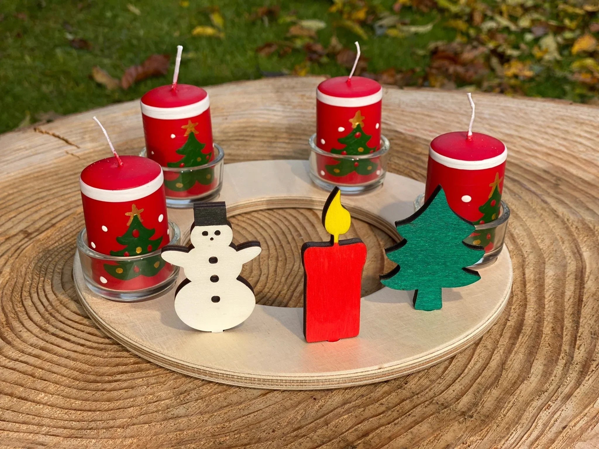 Adventskranz aus Holz – Weihnachtsdeko Holz personalisiert