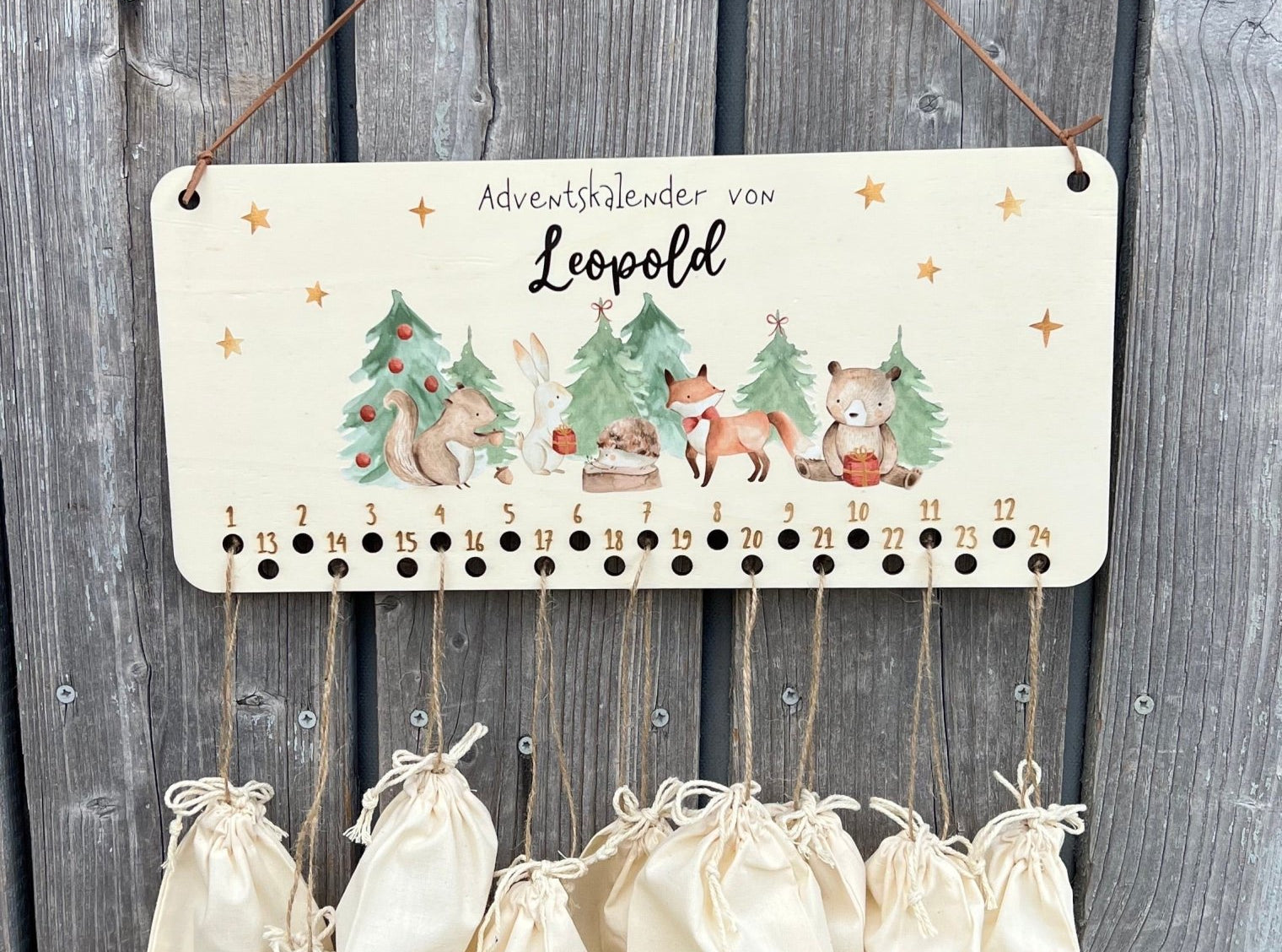 Adventskalender "Waldfreunde" mit Namen - besonderlich.de - Adventskalender aus Holz