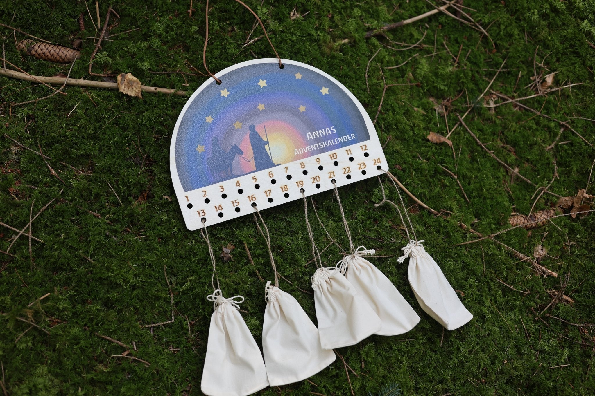 Adventskalender "Weg zur Krippe" lila - besonderlich.de - Adventskalender aus Holz