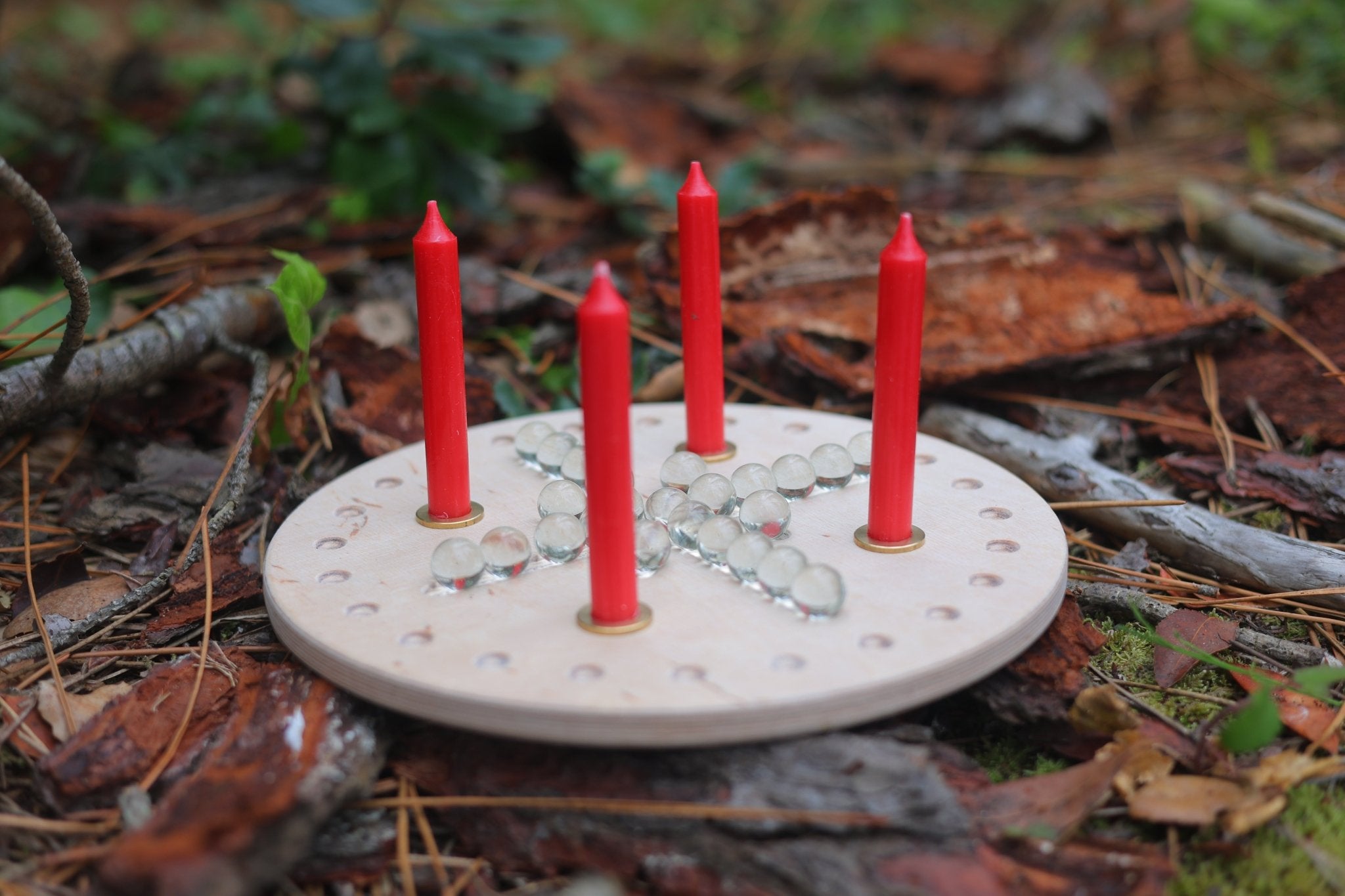 Adventskranz mit Holzkugeln und Kerzen - besonderlich.de - Adventskalender alternative