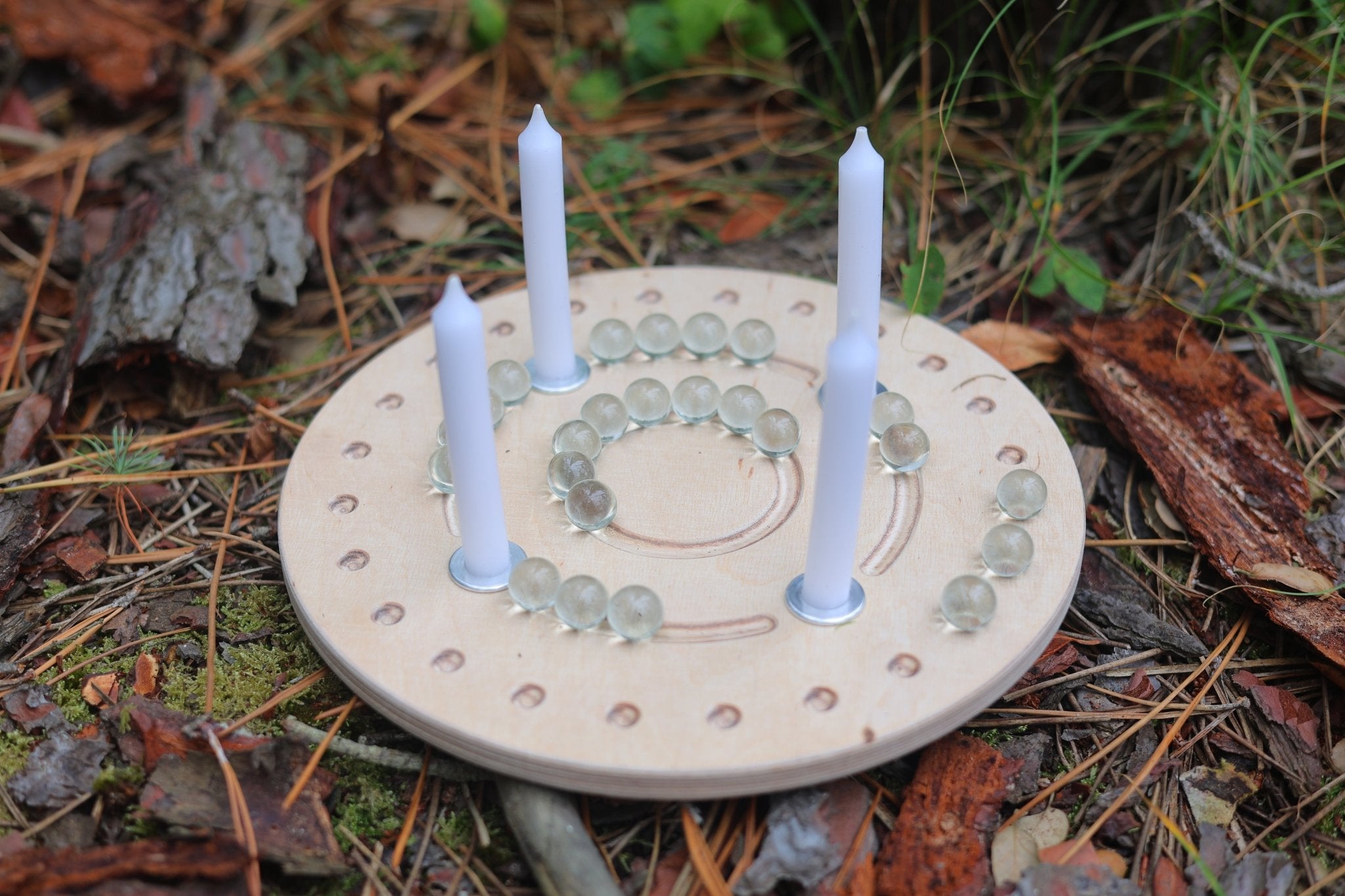 Adventskranz mit Holzkugeln und Kerzen - besonderlich.de - Adventskalender alternative