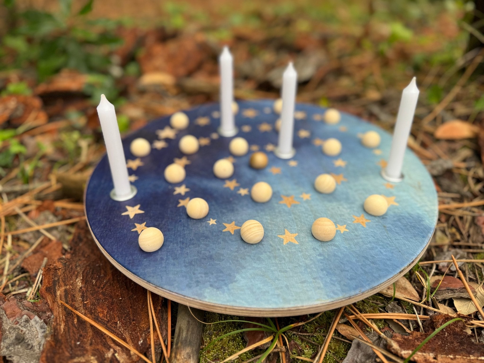 Adventsspirale mit Holzkugeln und Kerzen - besonderlich.de - Adventskalender alternative
