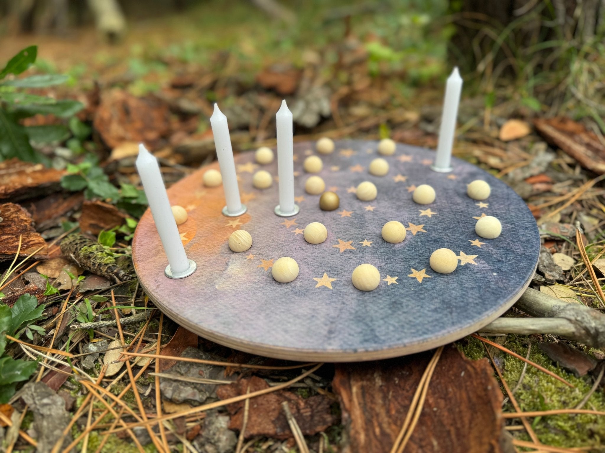 Adventsspirale mit Holzkugeln und Kerzen - besonderlich.de - Adventskalender alternative