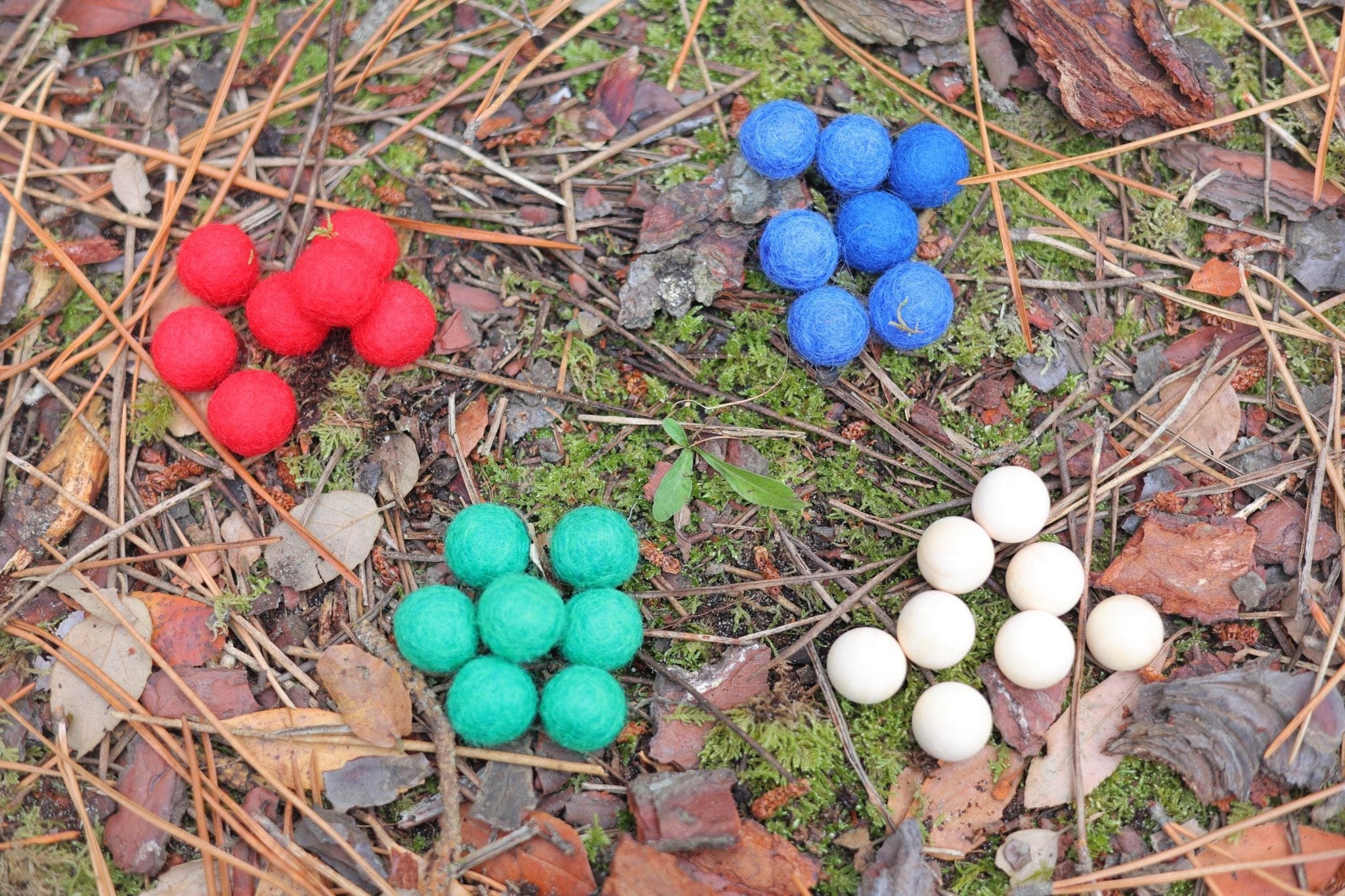 Adventsspirale mit Holzkugeln und Kerzen - besonderlich.de - Adventskalender alternative
