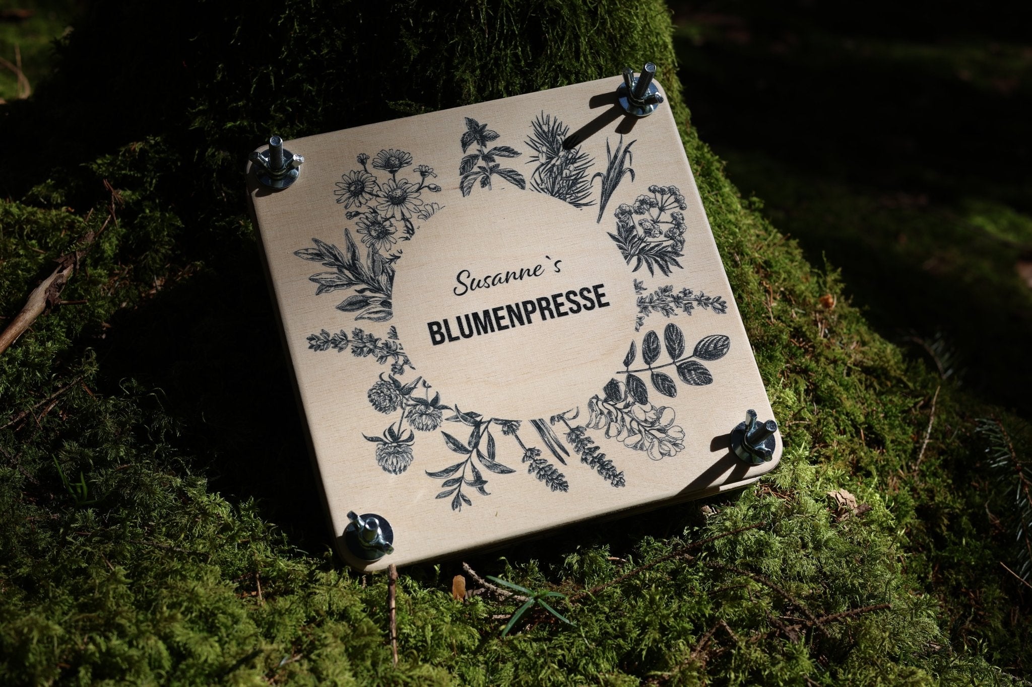 Blumenpresse Blumenkranz mit Namen - besonderlich.de - Bastelidee Frühling