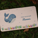 Brettchen Wal personalisiert - besonderlich.de - Babygeschenk