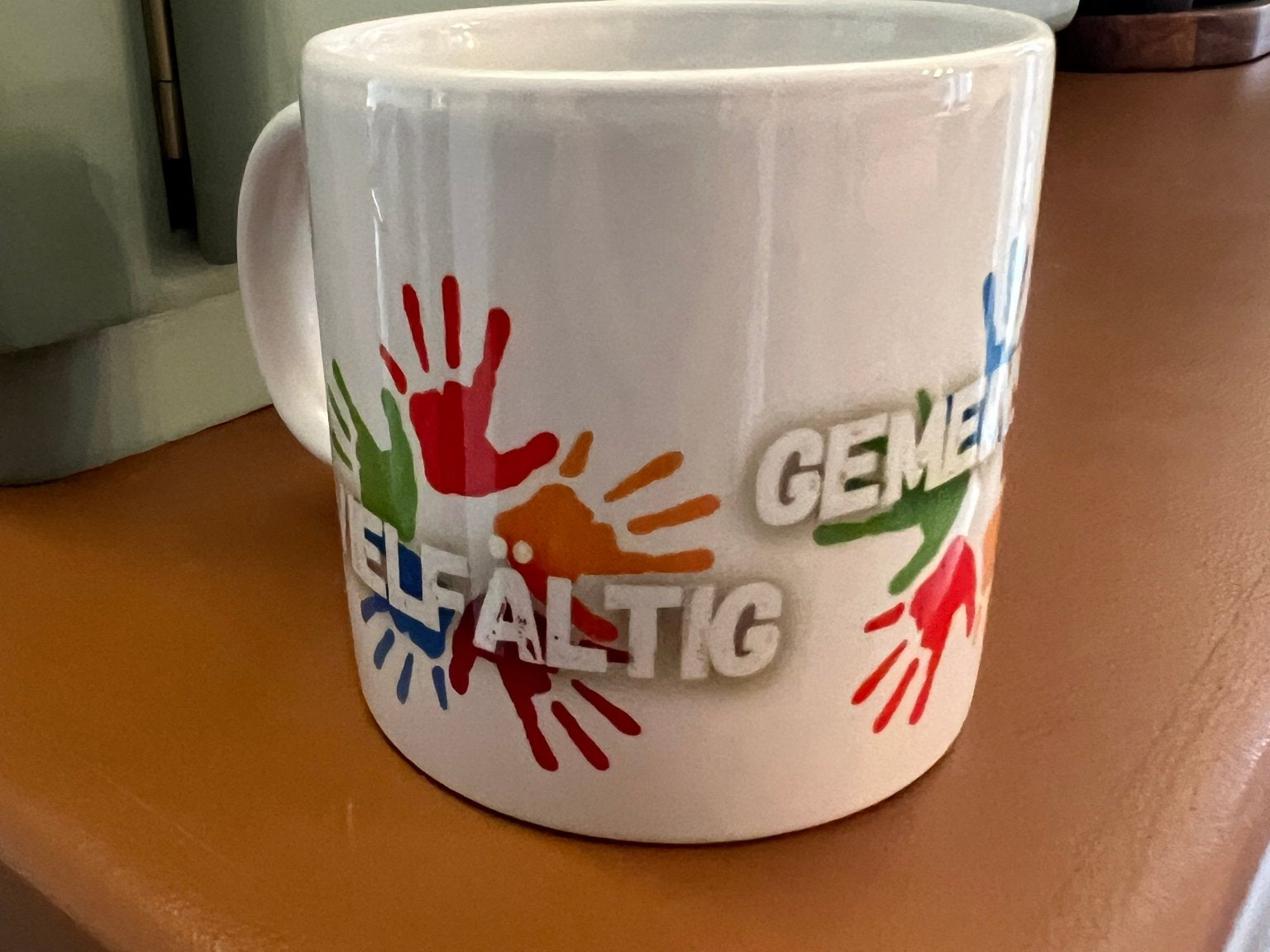 KINDERTASSE Keramik für VIELFALT - besonderlich.de - bunte Kindertasse