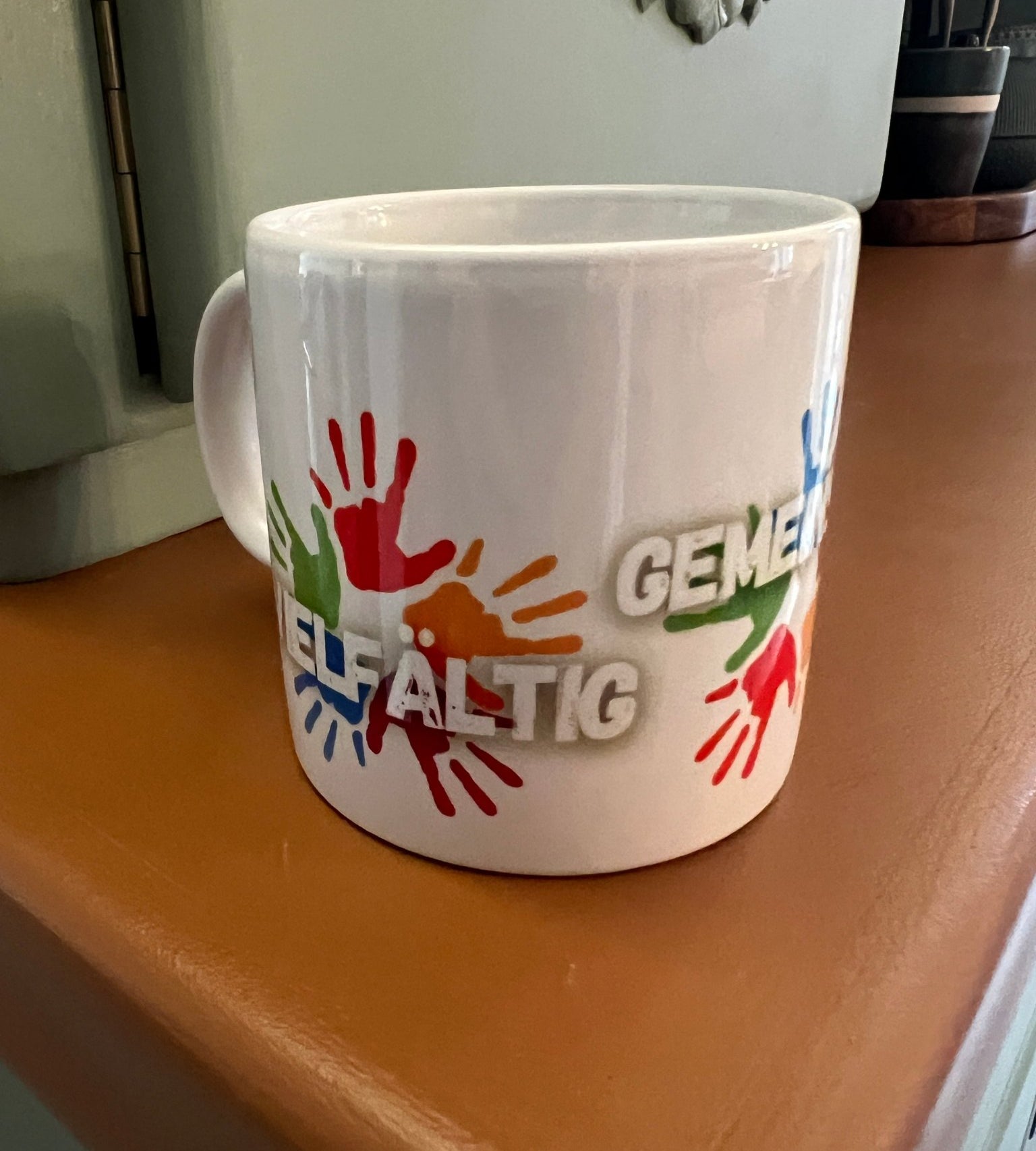 KINDERTASSE Keramik für VIELFALT - besonderlich.de - bunte Kindertasse