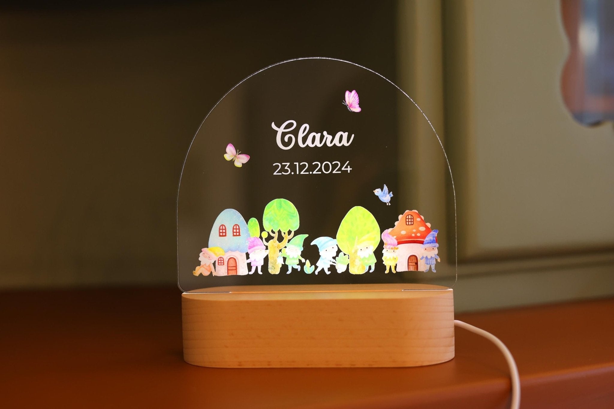 Nachtlicht personalisiert - Wichtel im Wald - besonderlich.de - Babygeschenk Geburt