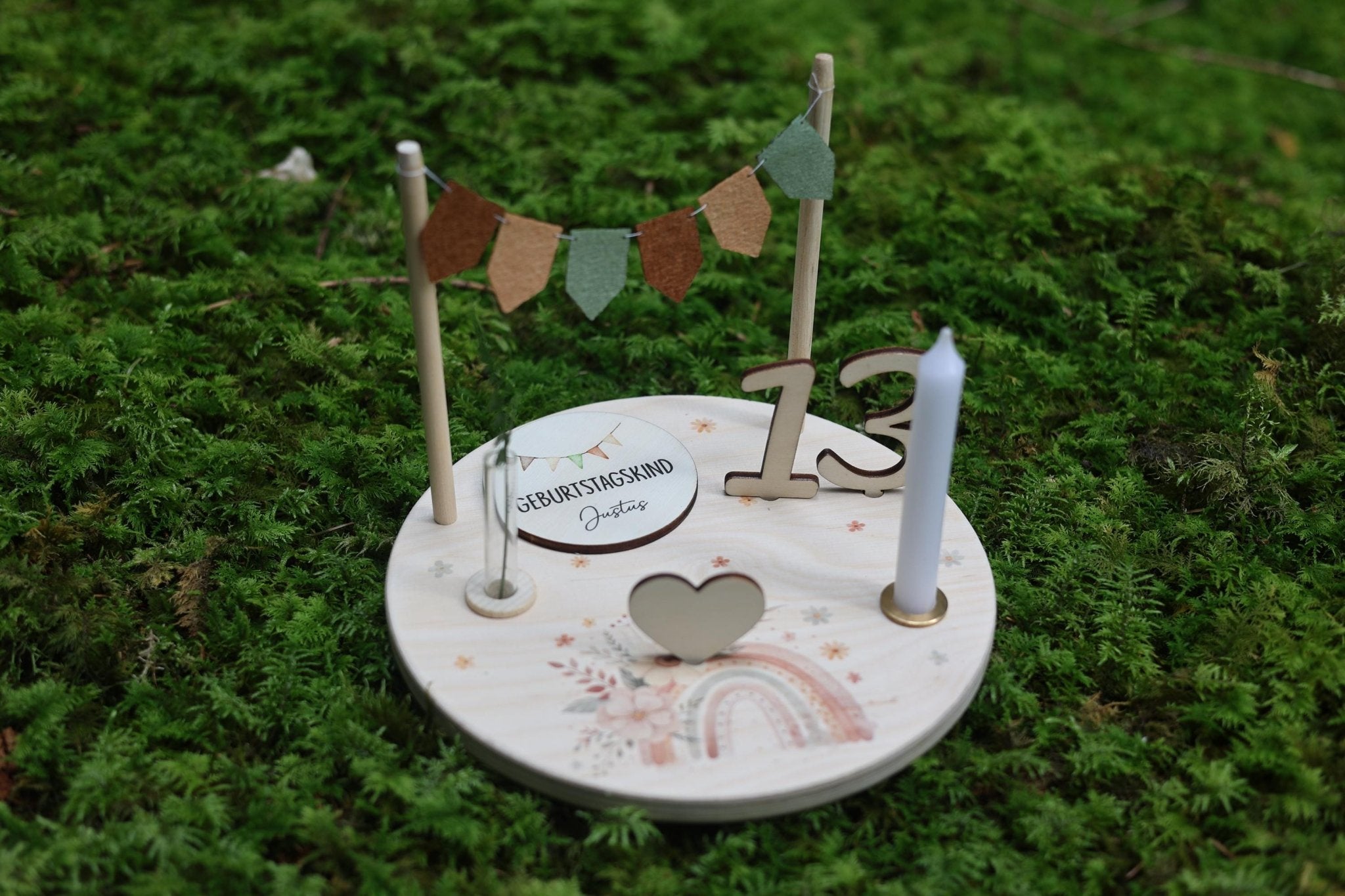 Personalisierter Geburtstagsteller mit Vase und Kerze Regenbogen - besonderlich.de - Boho