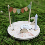 Personalisierter Geburtstagsteller mit Vase und Kerze Regenbogen - besonderlich.de - Boho