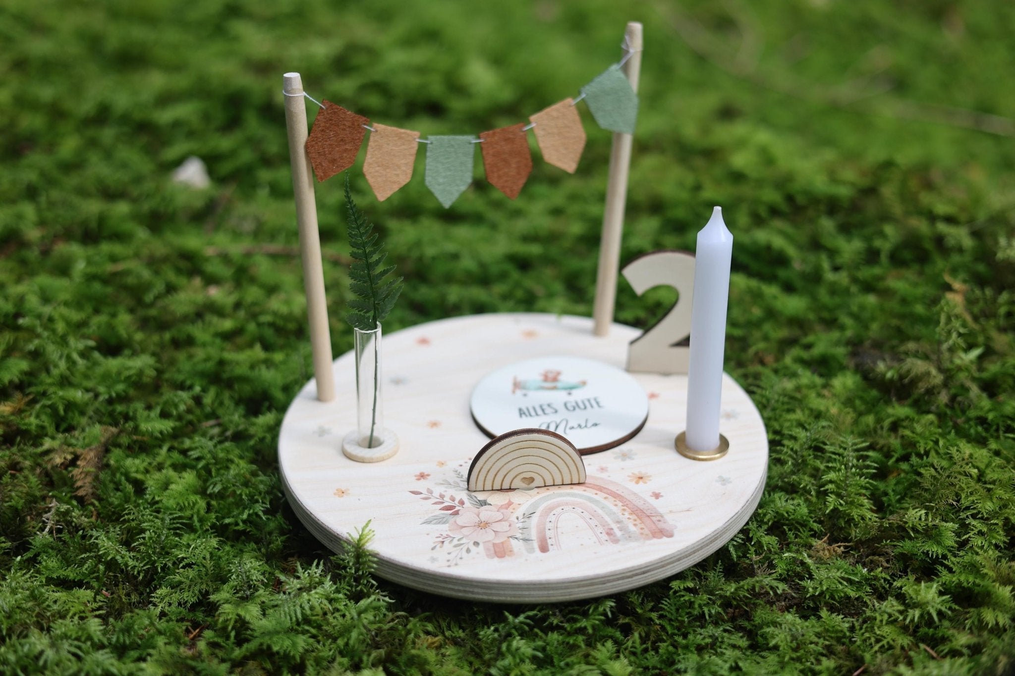 Personalisierter Geburtstagsteller mit Vase und Kerze Regenbogen - besonderlich.de - Boho