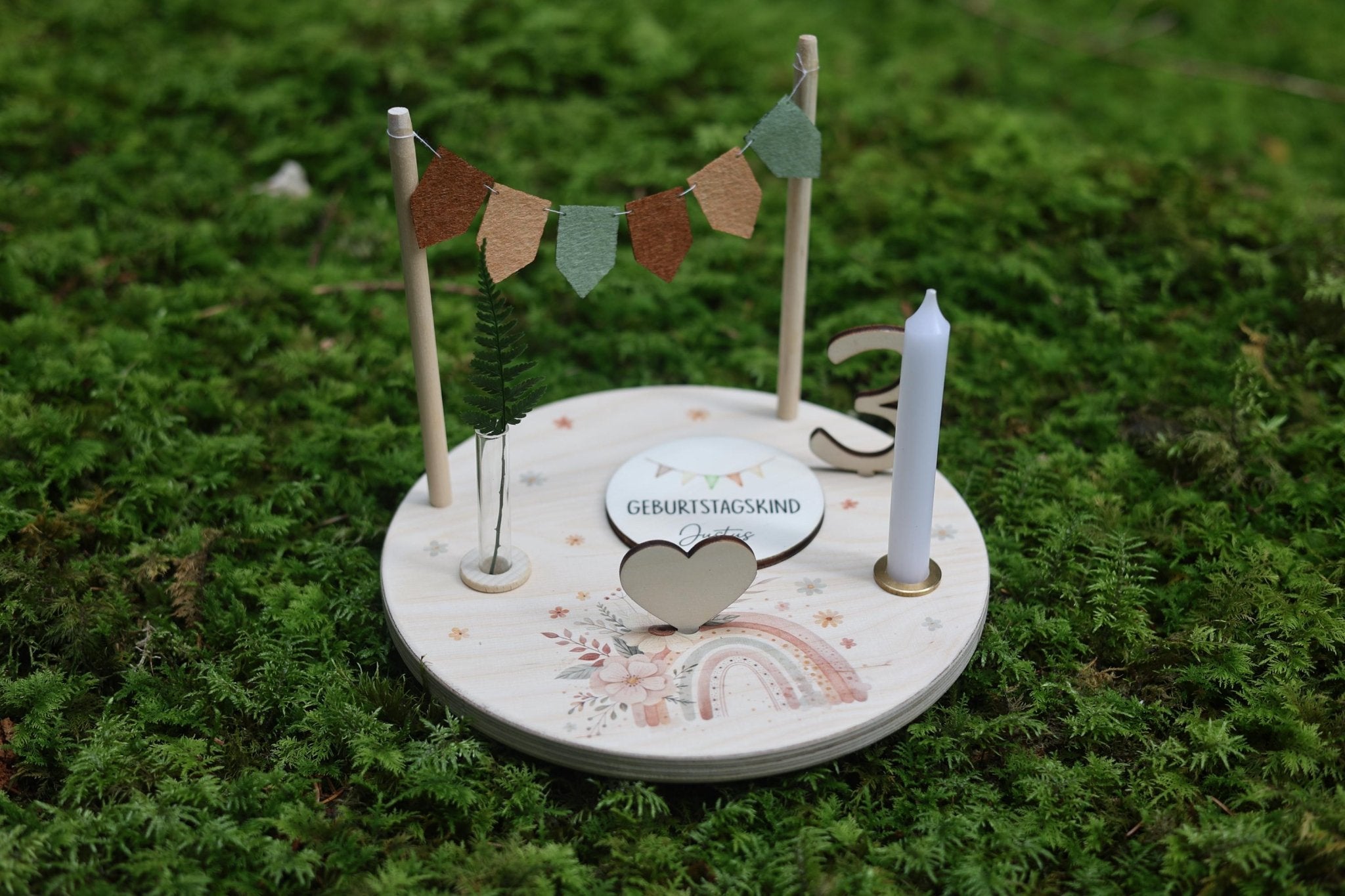 Personalisierter Geburtstagsteller mit Vase und Kerze Regenbogen - besonderlich.de - Boho