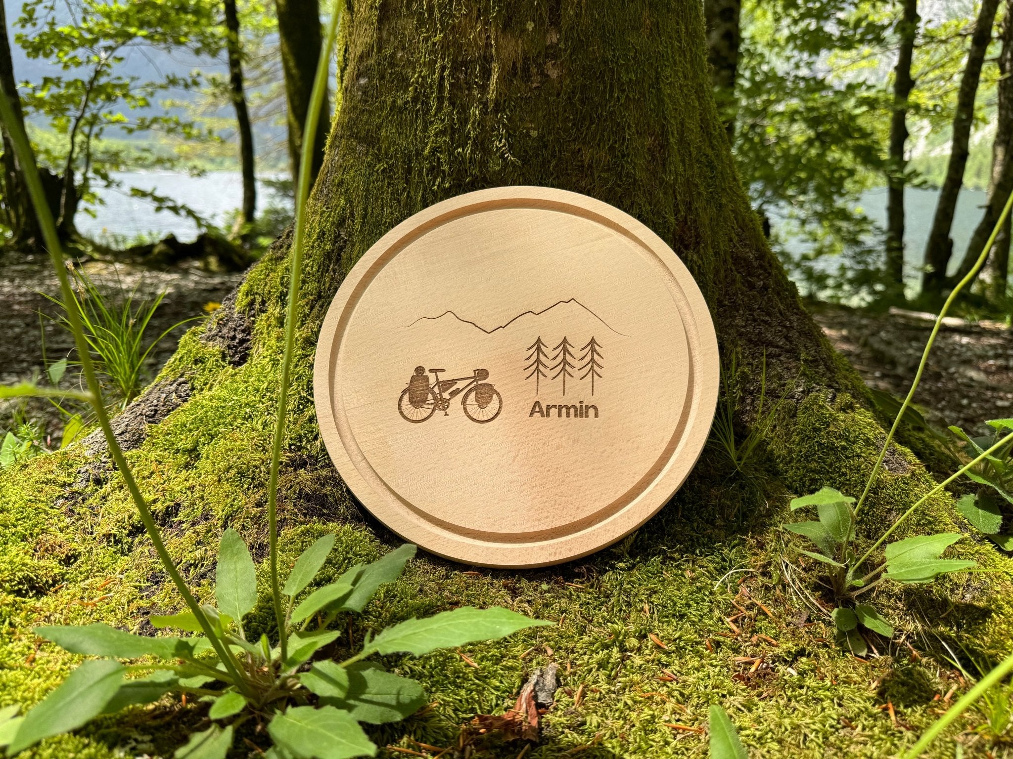 Rundes Holzbrett - Fahrrad Berge - besonderlich.de - 40 geburtstag geschenk