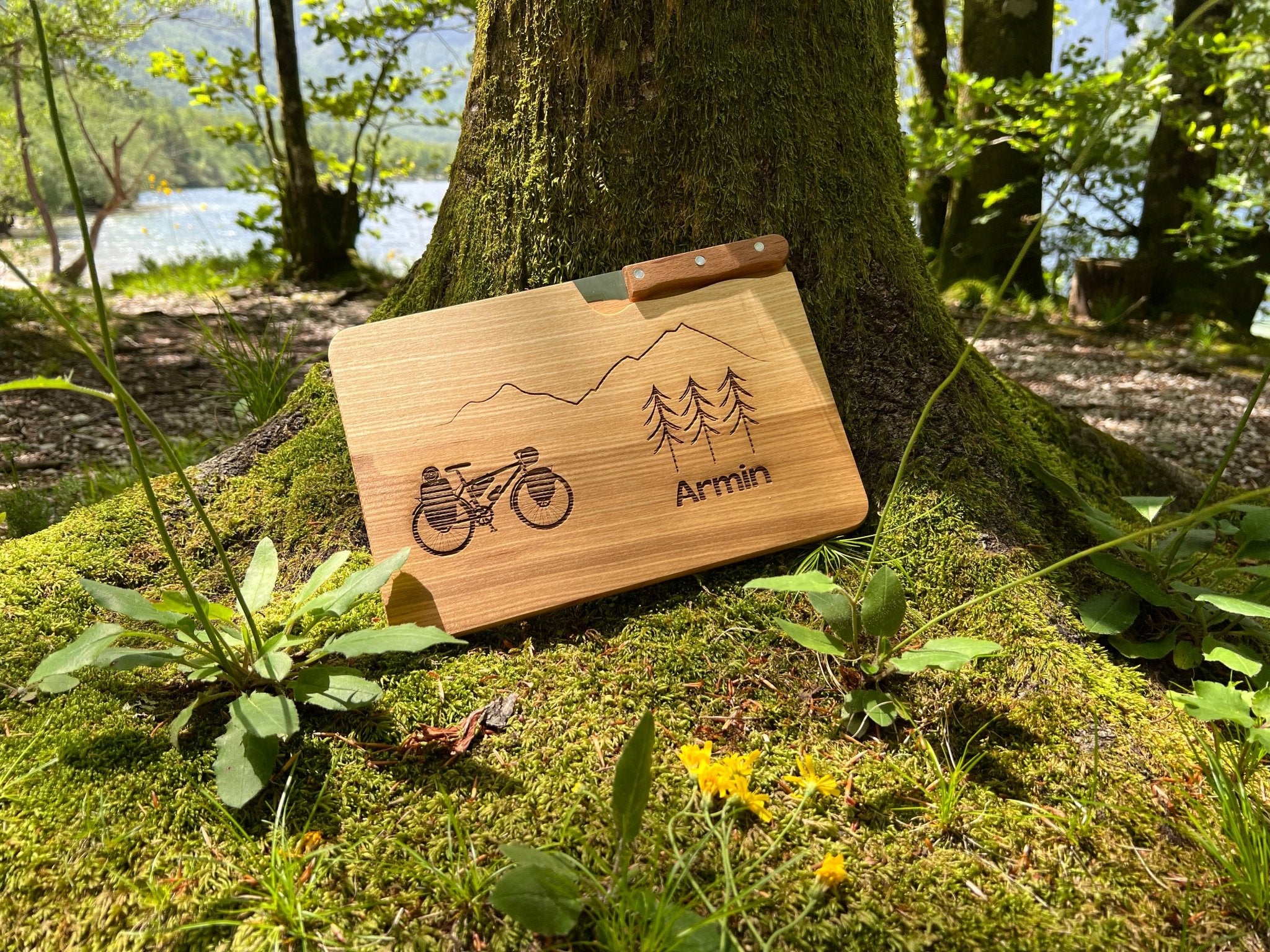 Schneidebrett mit Messer - Fahrrad mit Wald - besonderlich.de - 40 geburtstag geschenk