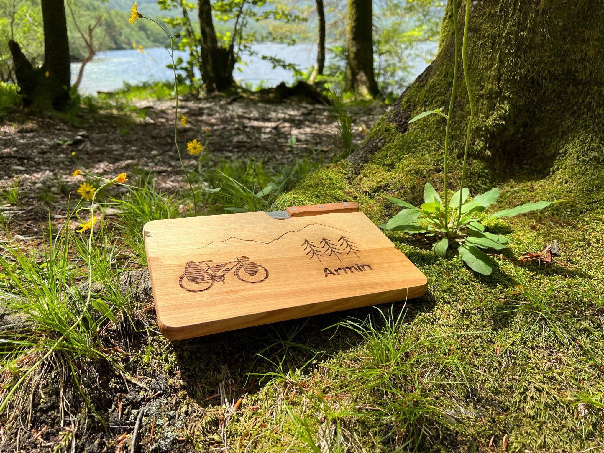 Schneidebrett mit Messer - Fahrrad mit Wald - besonderlich.de - 40 geburtstag geschenk