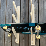 Skateboardhalter für die Wand - besonderlich.de - Holzhalterung für Skateboards