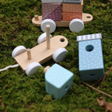 Spielzug mit Bauklötzen personalisiert - besonderlich.de - Babygeschenke
