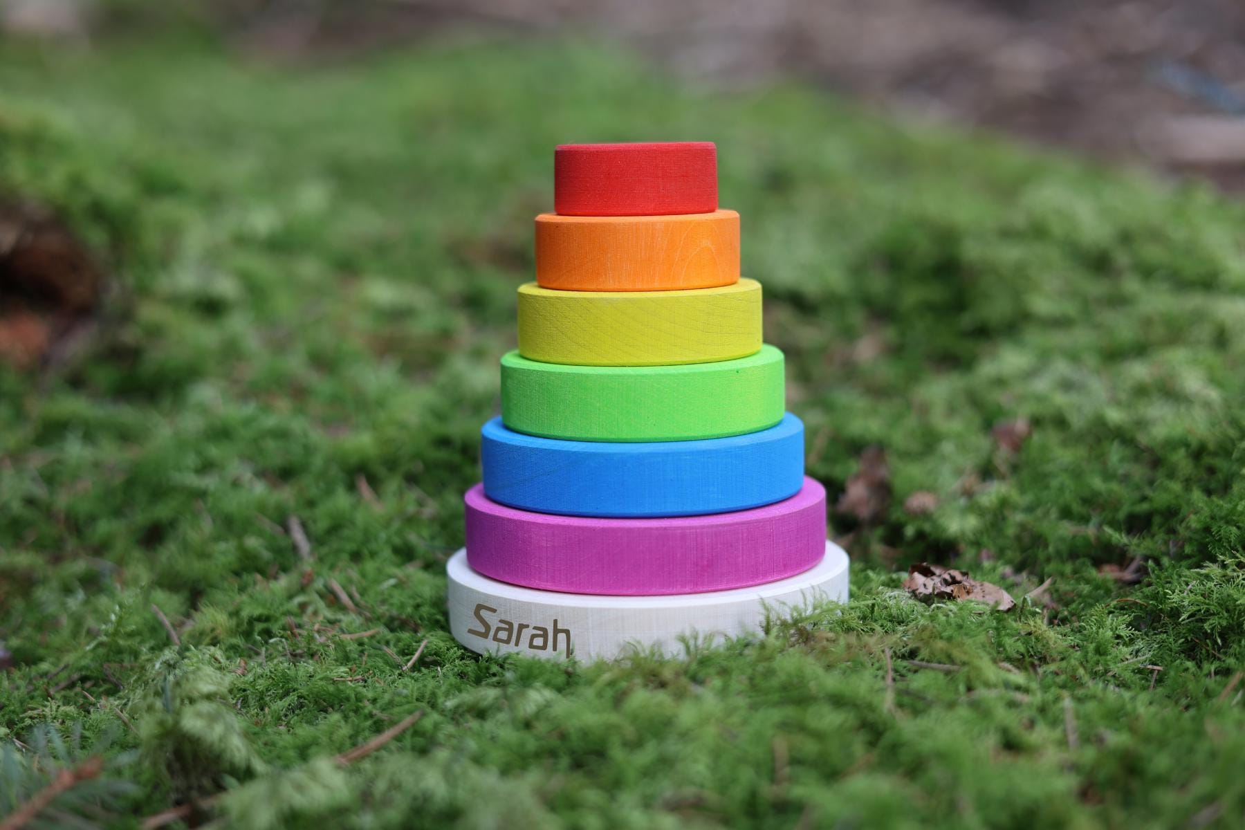 Stapelturm Regenbogen personalisiert - besonderlich.de - Bausteine Waldorf