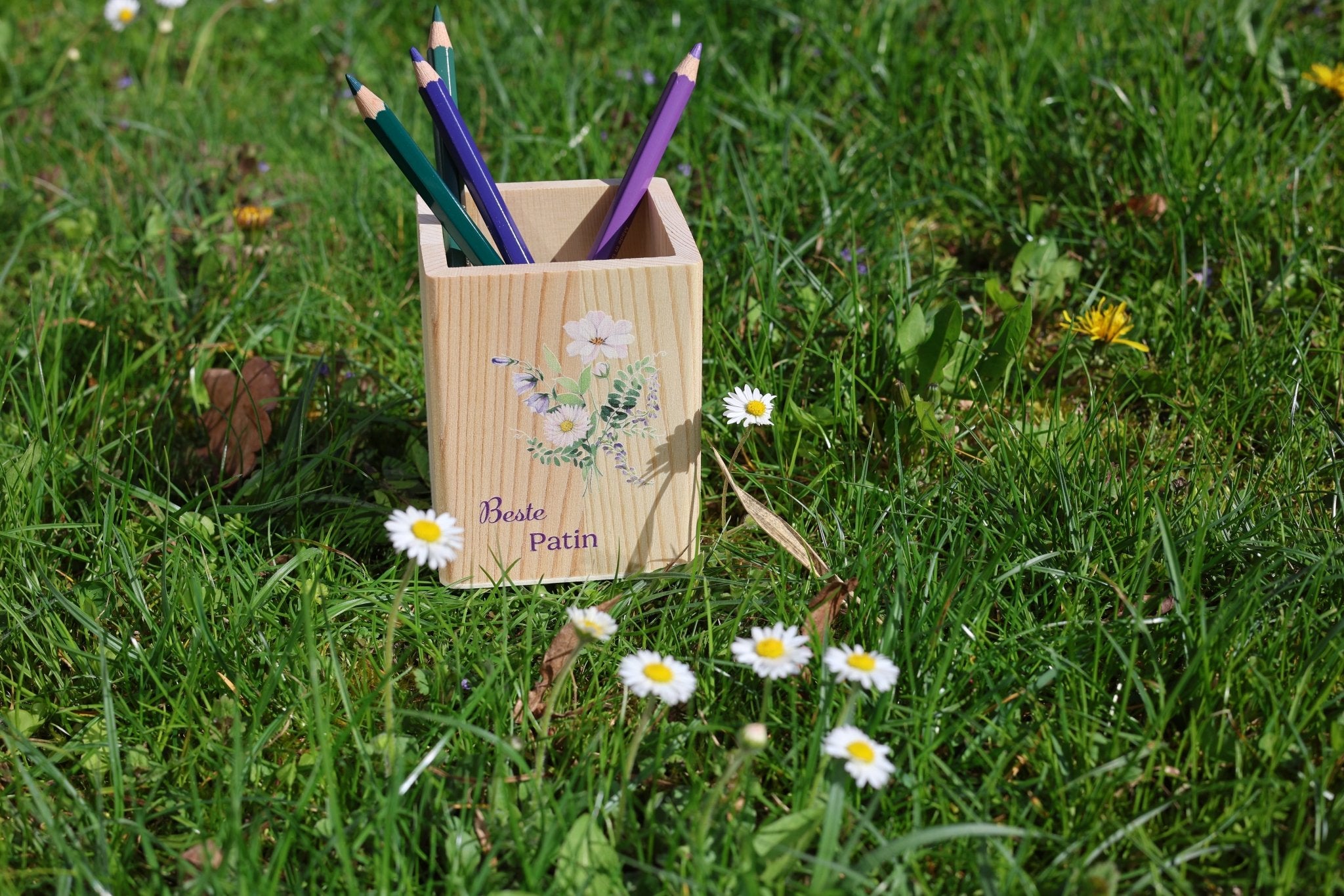 Stiftebecher personalisiert Blumenstrauß lila - besonderlich.de - besonderes Muttertagsgeschenk