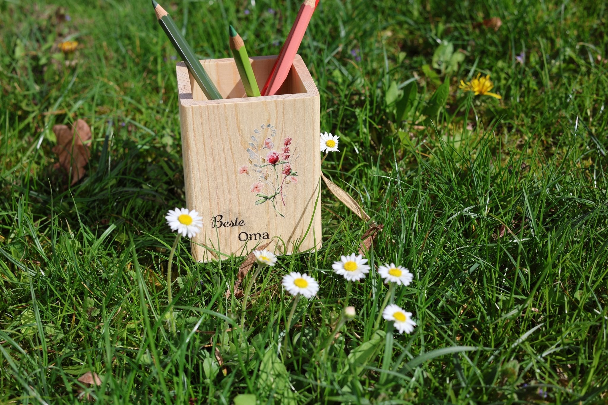 Stiftebecher personalisiert Blumenstrauß rot - besonderlich.de - besonderes Muttertagsgeschenk