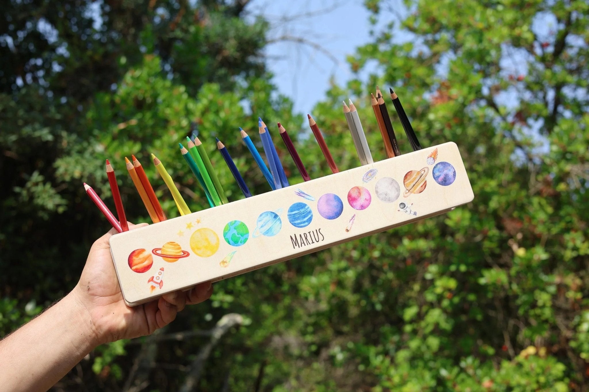 Stifteheld Planeten - besonderlich.de - Einschulung geschenk