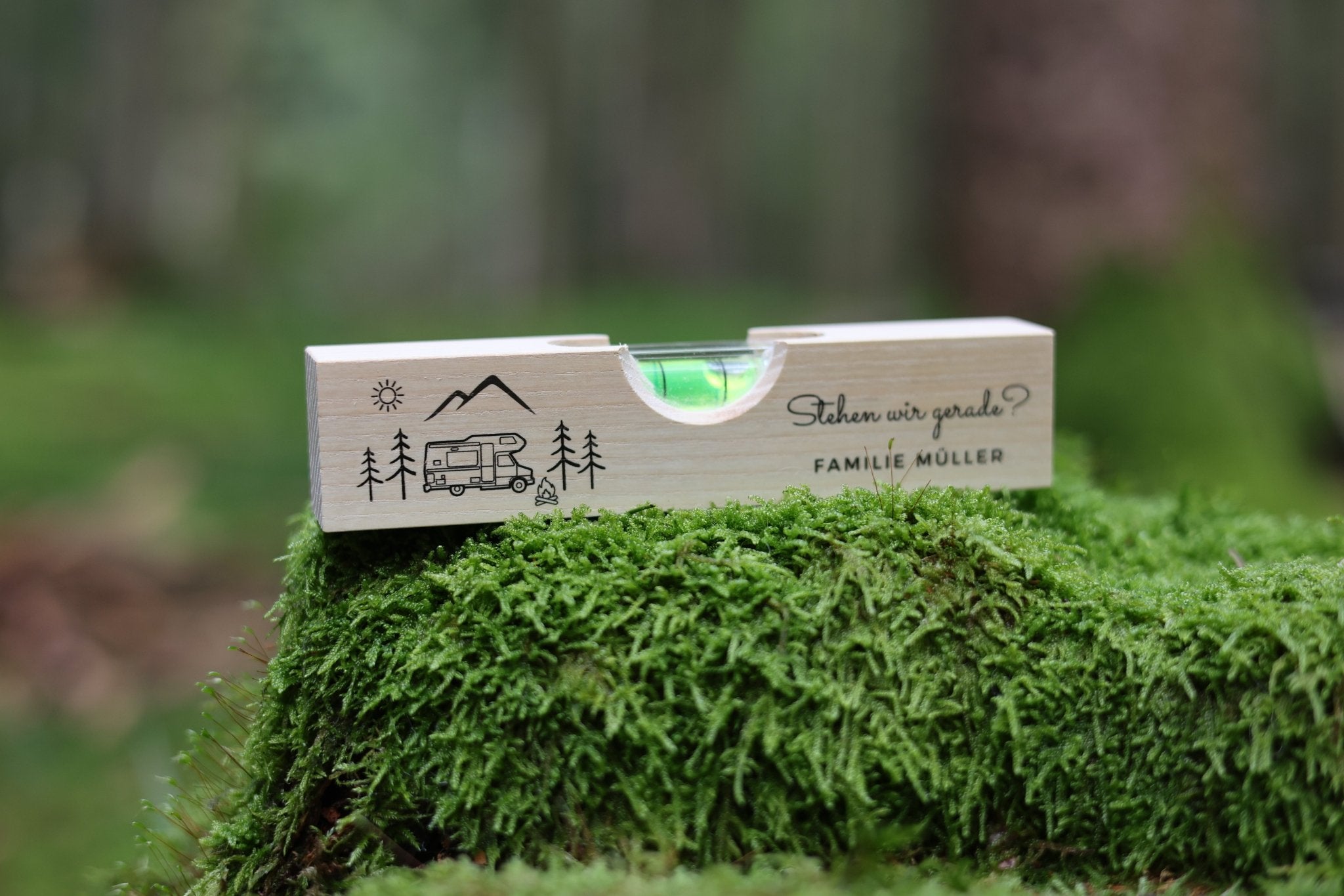 Wasserwaage Camper mit Wald - Berg - Motiv personalisiert - besonderlich.de - camping accessories