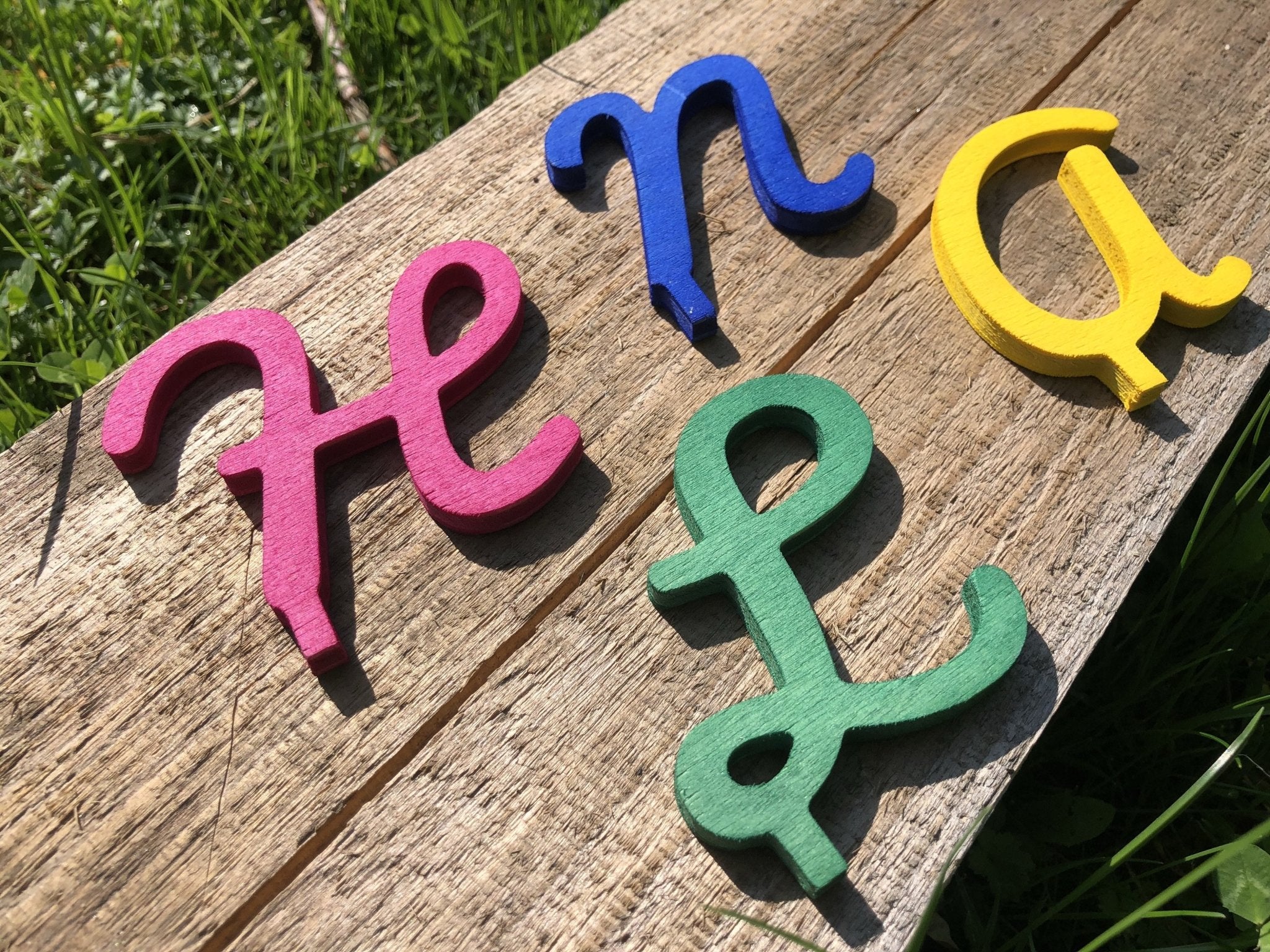 Figurenstecker "Buchstabe" - besonderlich.de -Buchstabe Geburtstagsspirale