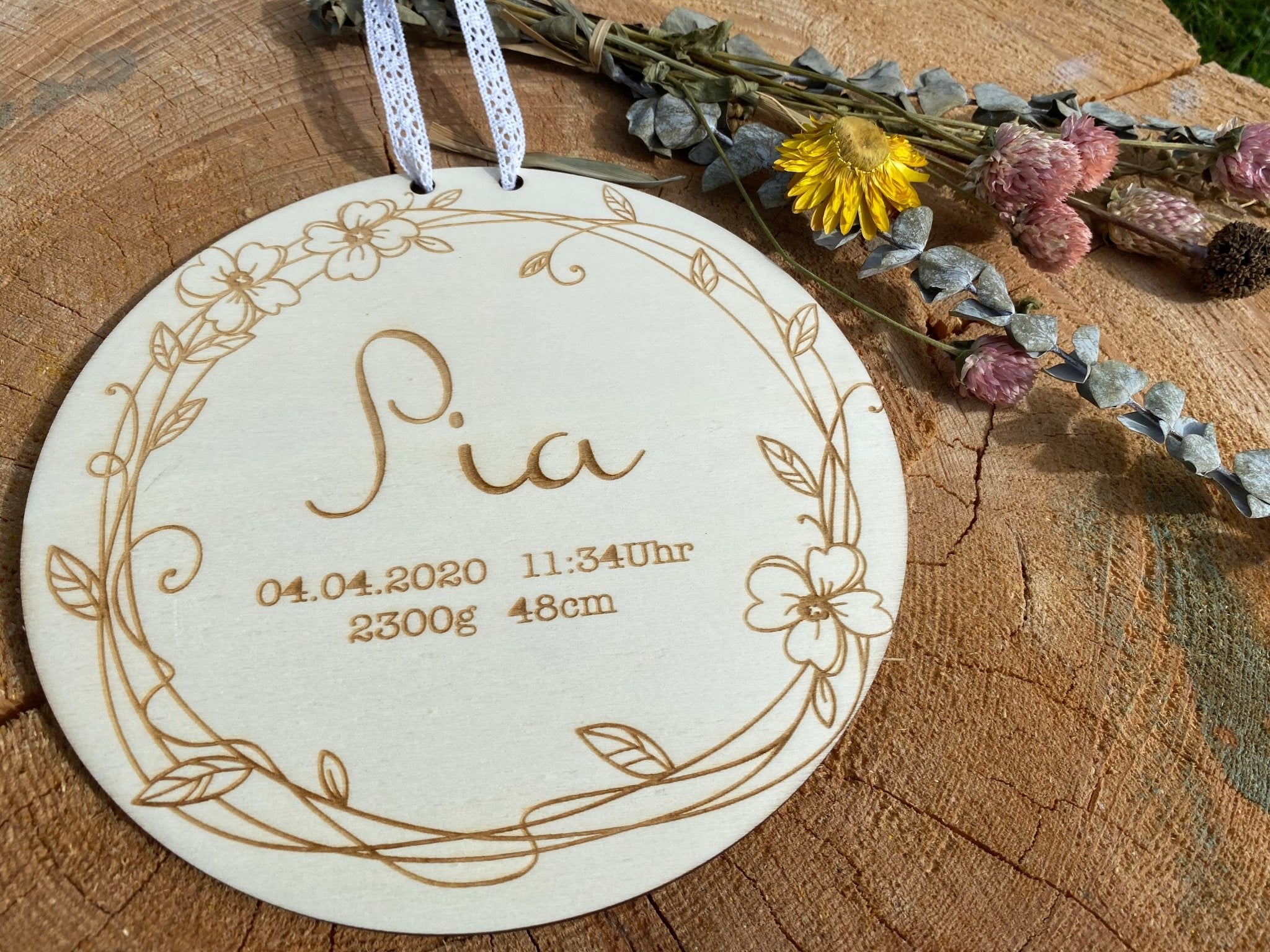 Geburtstafel "Pia" aus Holz - besonderlich.de -Baby Namensschild