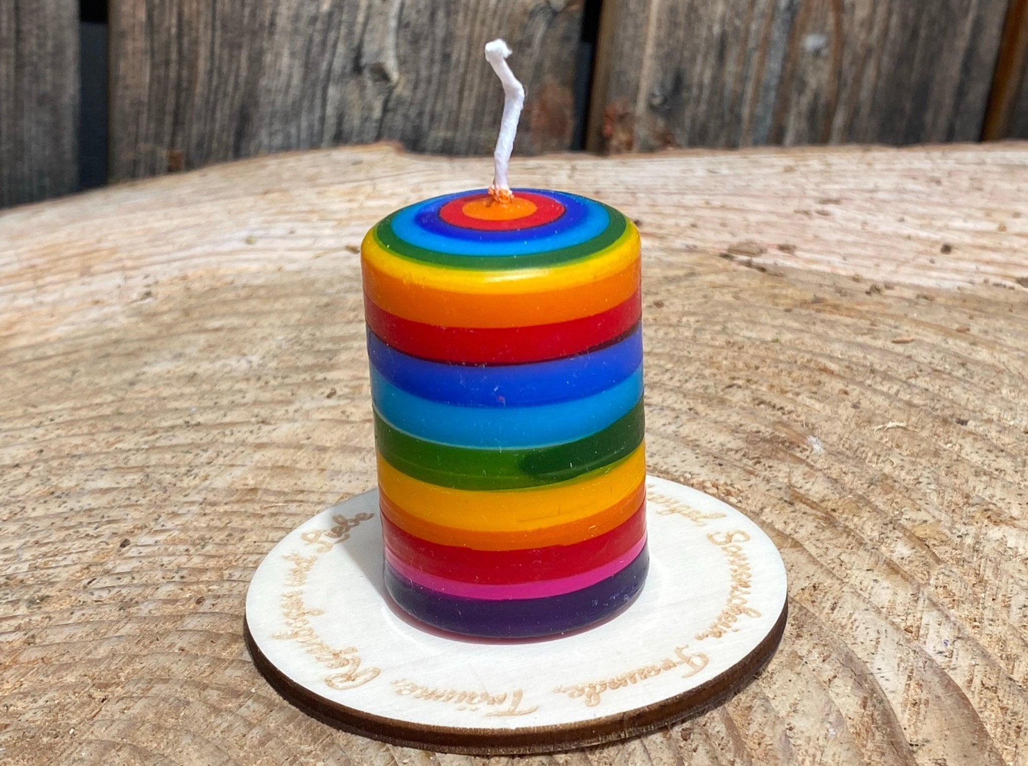 Lebenslicht "Regenbogen-Streifen" - besonderlich.de -Ahrens Geburtstagskerze