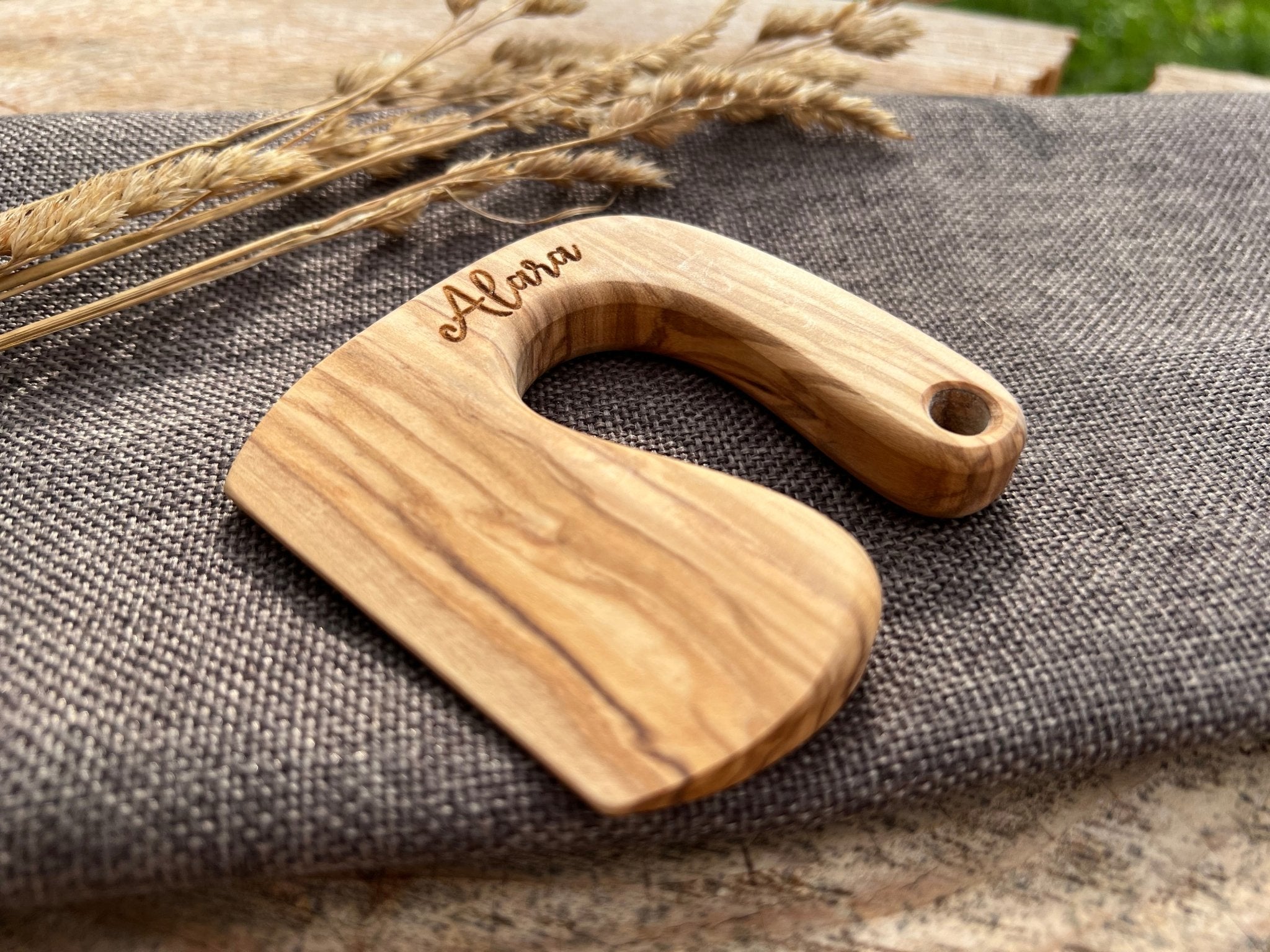 Montessori Kindermesser aus Olivenholz - besonderlich.de -Geburtstagsgeschenk 2 Jahre