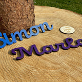 Namensschild aus Holz für das Kinderzimmer in Entdeckerschrift - besonderlich.de -Baby Namensschild