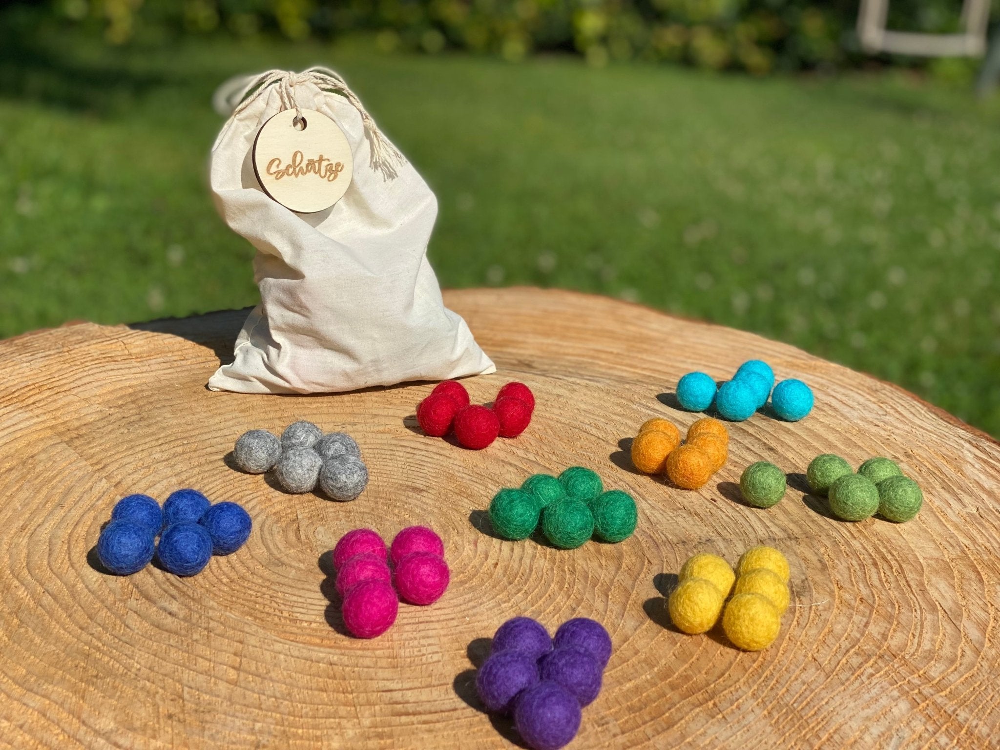 Schatzsäckchen mit 50 Filzkugeln "Regenbogen" - besonderlich.de -Filzkugeln