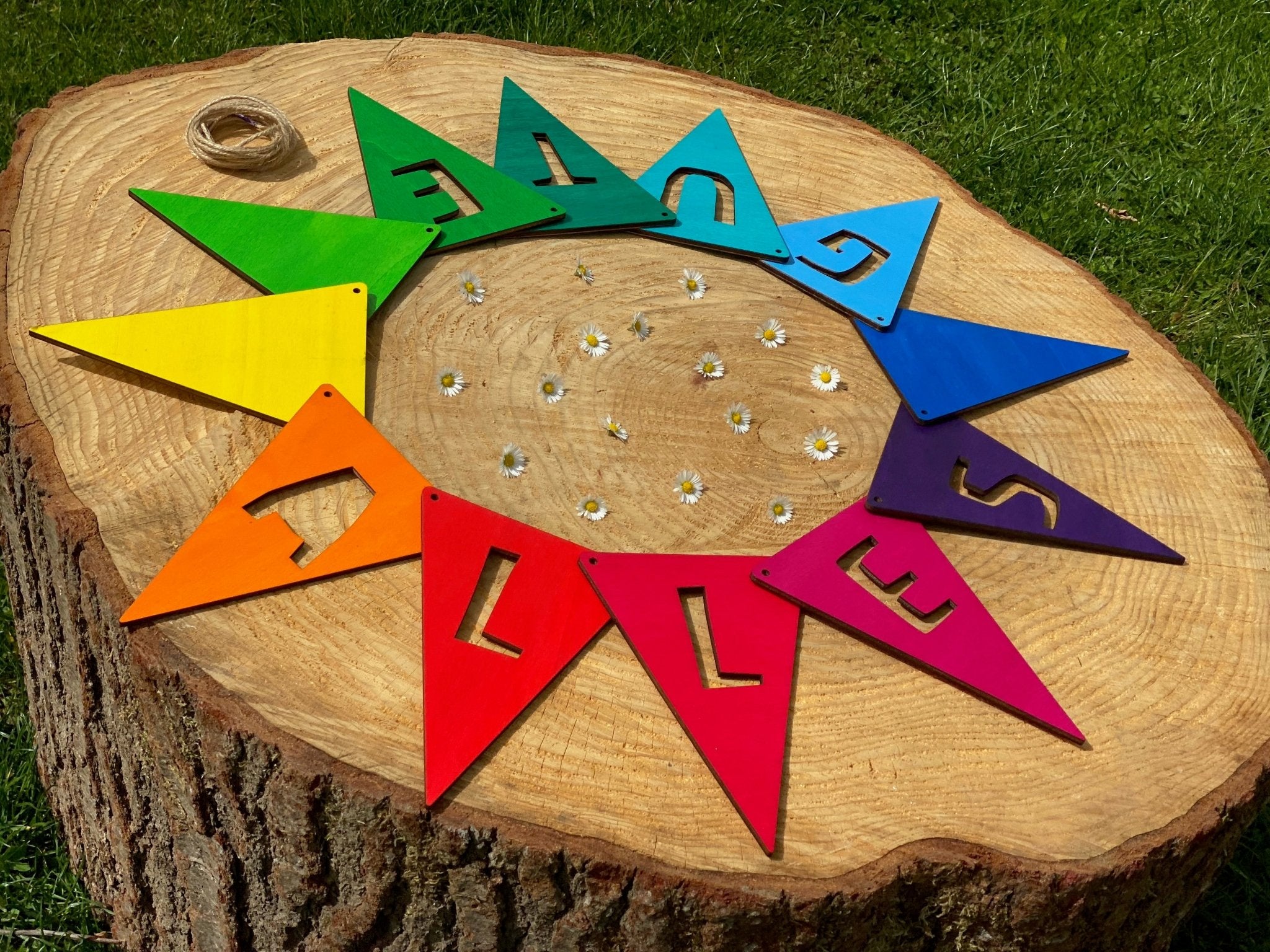 Wimpelkette XL aus Holz "Regenbogen" - besonderlich.de -1. Geburtstag girlande